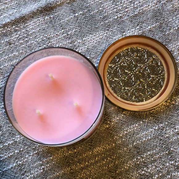 NWT bath & body works twisted peppermint jar candle. - Picture 4 of 5